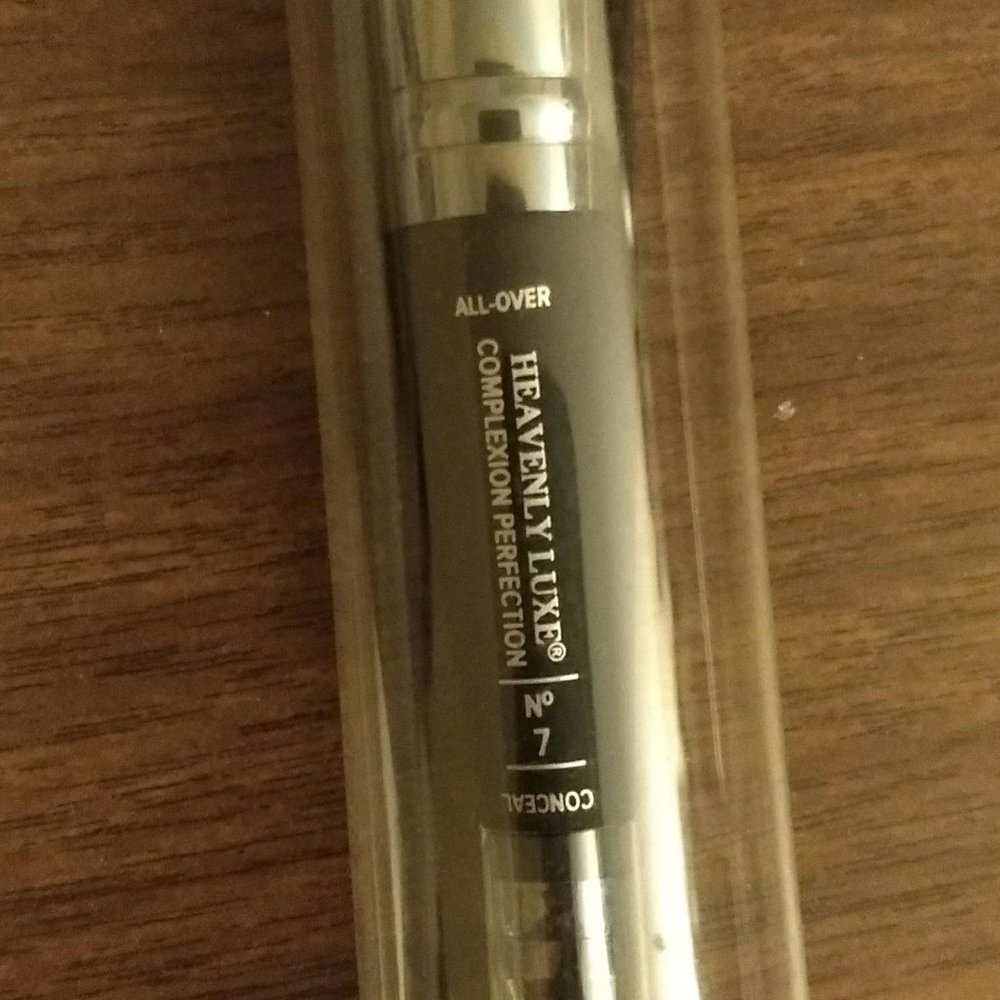 NWT Heavenly Luxe™ Complexion Perfection Brush #7